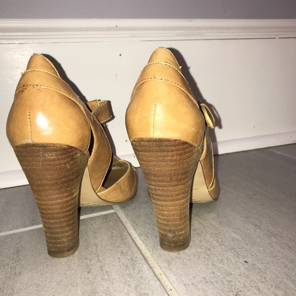 Tan/nude Nine West t strap pumps - Picture 2 of 8
